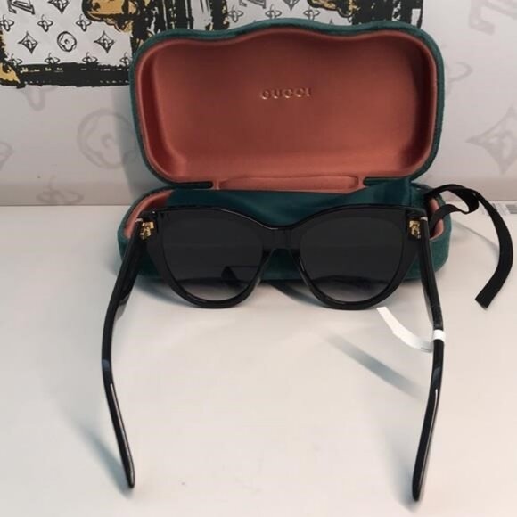 New ✨ Authentic Gucci GG0460S 001 Cat-Eye Sunglasses – Black Frame with Grey Gra - Picture 8 of 10